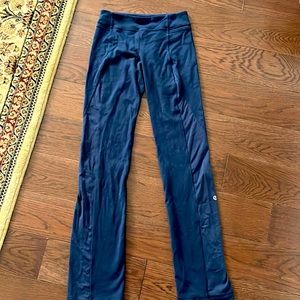 Lululemon navy straight leg mid-rise pant luxtreme regular